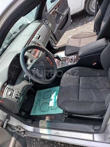 Mercedes E 220 2001, 500,000 km - 2.2 l - Qax