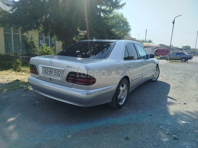 Mercedes E 220 2001, 500,000 km - 2.2 l - Qax