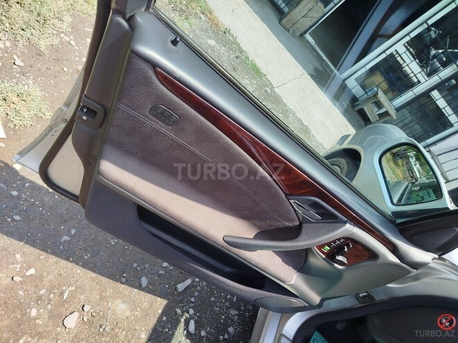 Mercedes E 220 2001, 500,000 km - 2.2 l - Qax