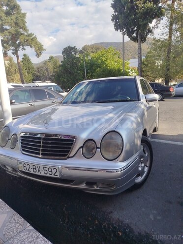 Mercedes E 220 2001, 500,000 km - 2.2 l - Qax