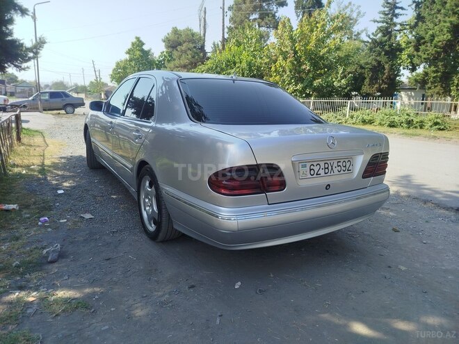 Mercedes E 220 2001, 500,000 km - 2.2 l - Qax