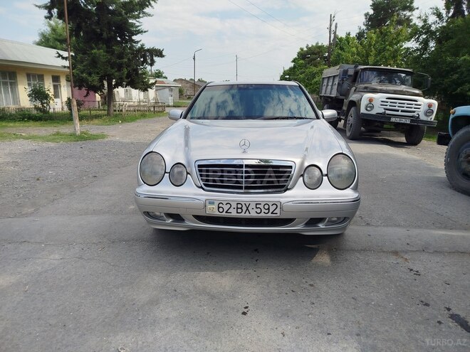 Mercedes E 220 2001, 500,000 km - 2.2 l - Qax