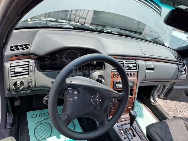 Mercedes E 220 2001, 500,000 km - 2.2 l - Qax