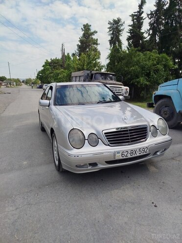 Mercedes E 220 2001, 500,000 km - 2.2 l - Qax