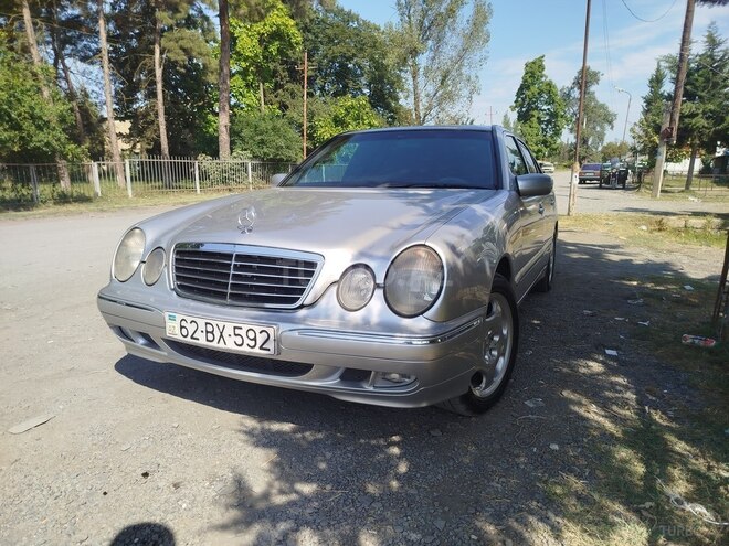 Mercedes E 220 2001, 500,000 km - 2.2 l - Qax
