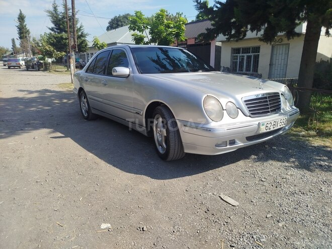 Mercedes E 220 2001, 500,000 km - 2.2 l - Qax