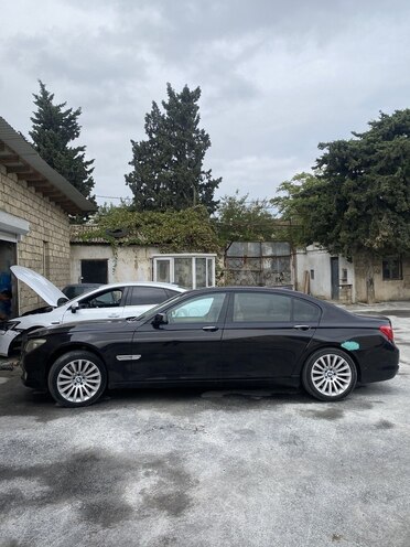 BMW 750 2010, 299,000 km - 4.4 l - Bakı