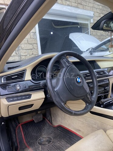 BMW 750 2010, 299,000 km - 4.4 l - Bakı