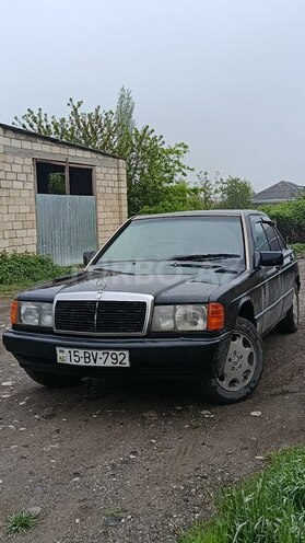 Mercedes 190 1992, 250,000 km - 1.8 l - Quba