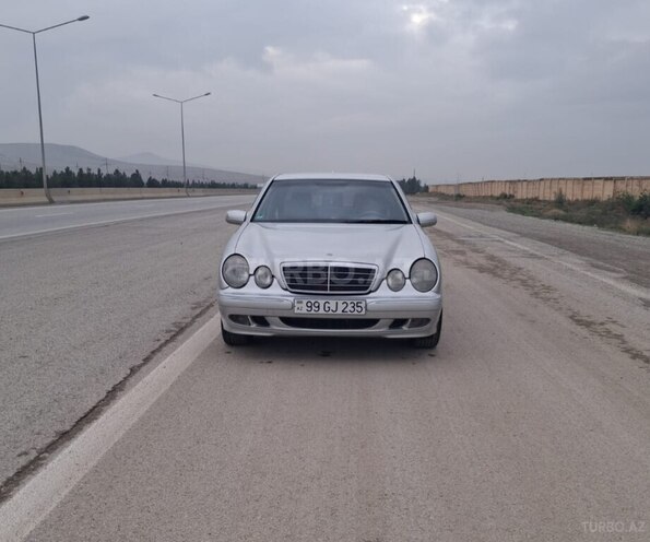 Mercedes E 220 2001, 258,136 km - 2.2 l - Bakı