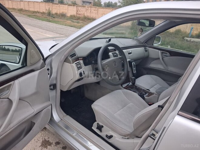 Mercedes E 220 2001, 258,136 km - 2.2 l - Bakı