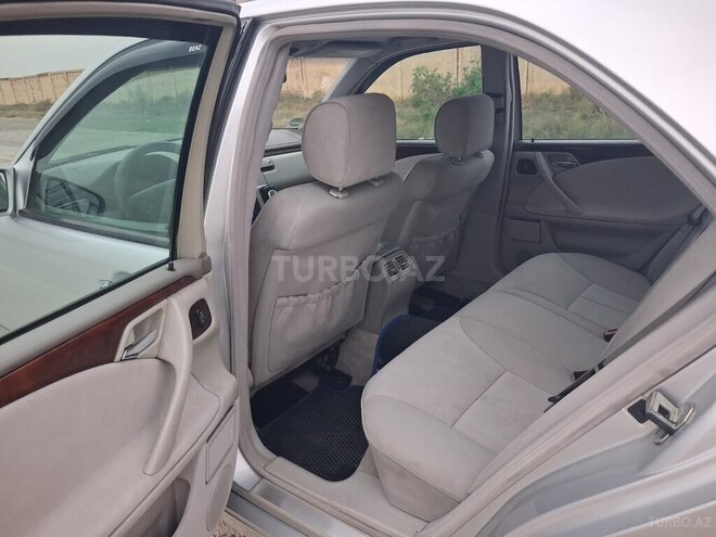 Mercedes E 220 2001, 258,136 km - 2.2 l - Bakı
