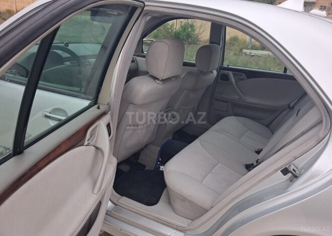 Mercedes E 220 2001, 258,136 km - 2.2 l - Bakı