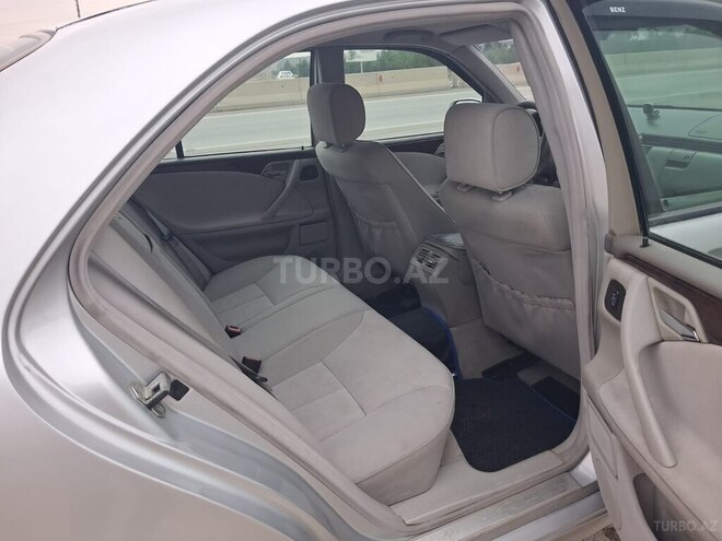 Mercedes E 220 2001, 258,136 km - 2.2 l - Bakı
