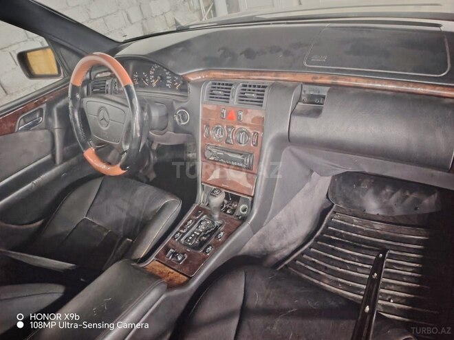 Mercedes E 230 1997, 385,000 km - 2.3 л - Bakı