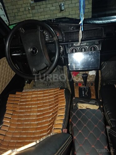Mercedes 190 1992, 250,000 km - 1.8 l - Quba