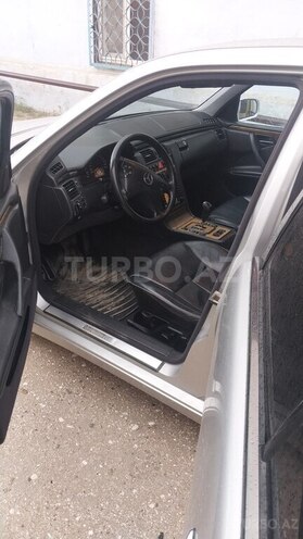 Mercedes E 280 2001, 320,000 km - 2.8 l - Bakı