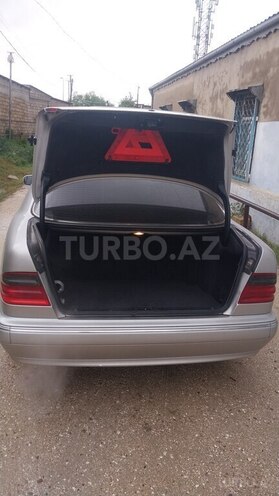 Mercedes E 280 2001, 320,000 km - 2.8 l - Bakı