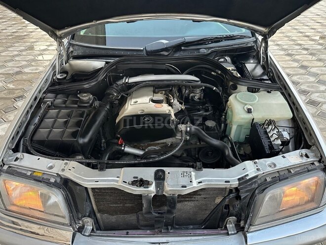 Mercedes C 180 2000, 371,000 km - 1.8 l - Saatlı