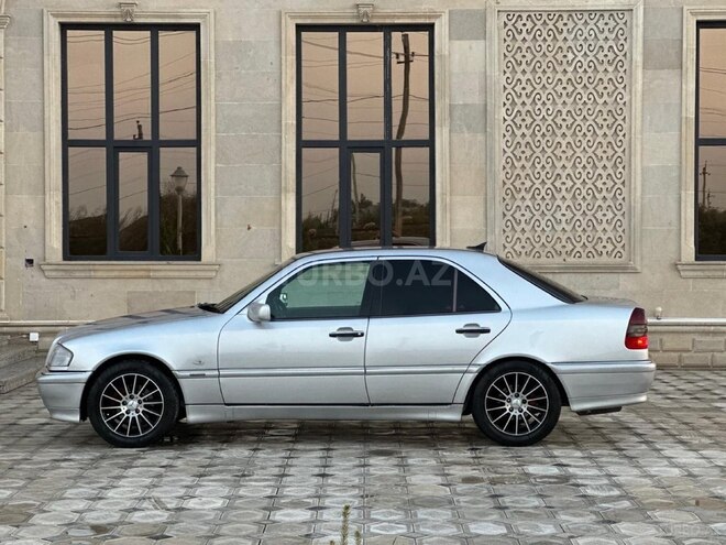 Mercedes C 180 2000, 371,000 km - 1.8 l - Saatlı