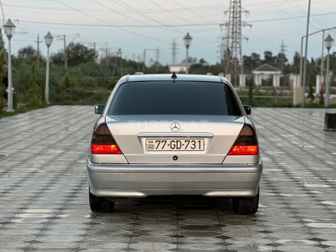 Mercedes C 180 2000, 371,000 km - 1.8 l - Saatlı