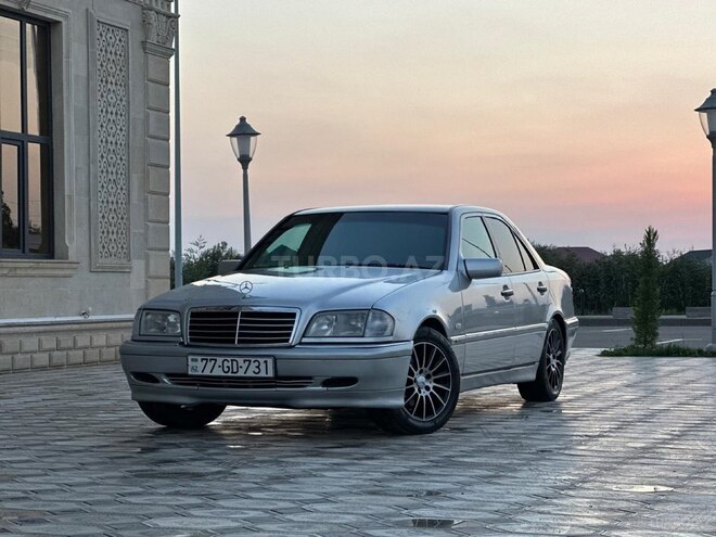 Mercedes C 180 2000, 371,000 km - 1.8 l - Saatlı
