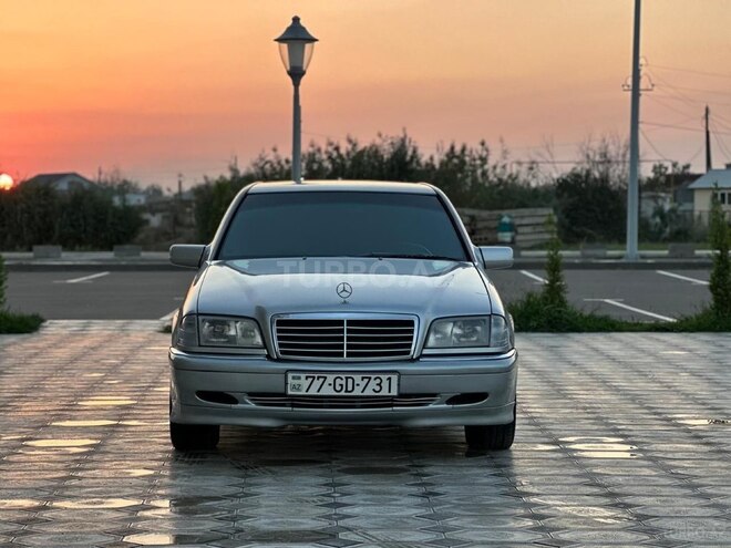 Mercedes C 180 2000, 371,000 km - 1.8 l - Saatlı