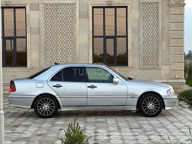 Mercedes C 180 2000, 371,000 km - 1.8 l - Saatlı