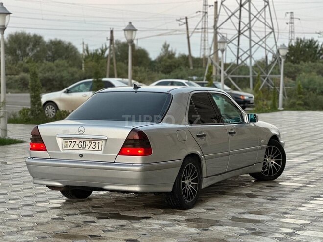 Mercedes C 180 2000, 371,000 km - 1.8 l - Saatlı