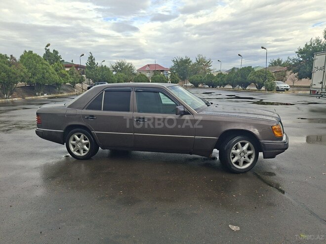 Mercedes E 200 1994, 330,000 km - 2.0 l - Naxçıvan