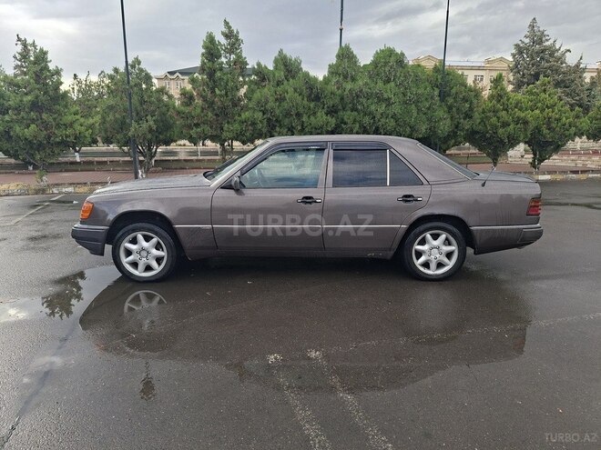 Mercedes E 200 1994, 330,000 km - 2.0 l - Naxçıvan