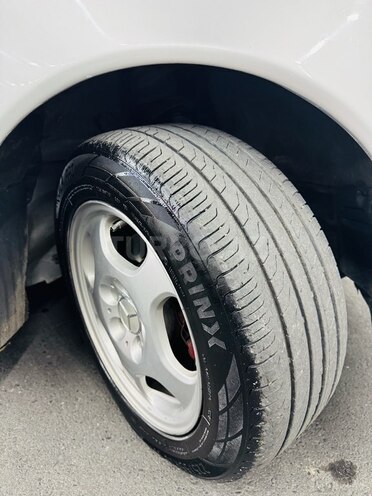 Mercedes E 240 2001, 250,000 km - 2.4 l - Zaqatala