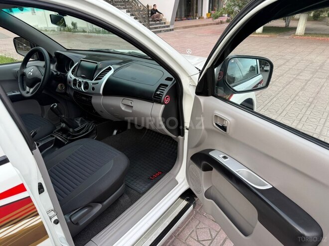 Mitsubishi L200 2012, 196,000 km - 2.5 l - Bakı
