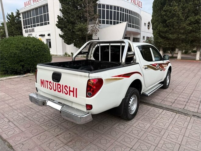 Mitsubishi L200 2012, 196,000 km - 2.5 l - Bakı