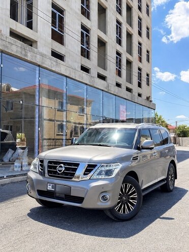 Nissan Patrol 2010, 238,770 km - 5.6 л - Bakı
