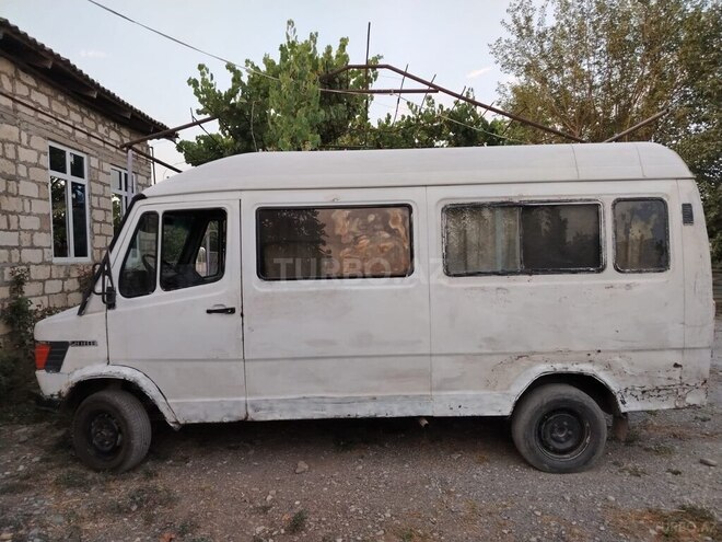 Mercedes 208 D 1993, 210,000 km - 2.3 l - Bərdə