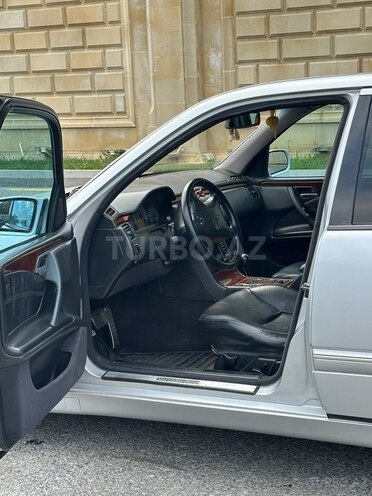 Mercedes E 320 2000, 328,500 km - 3.2 l - Bakı