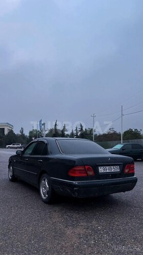 Mercedes E 230 1996, 465,000 km - 2.3 л - Qusar