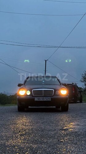 Mercedes E 230 1996, 465,000 km - 2.3 л - Qusar