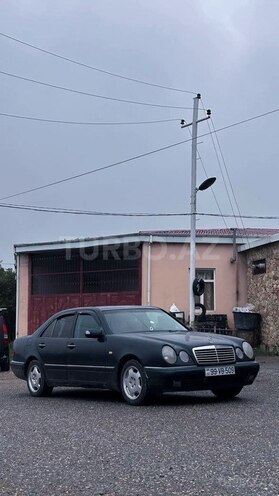 Mercedes E 230 1996, 465,000 km - 2.3 л - Qusar