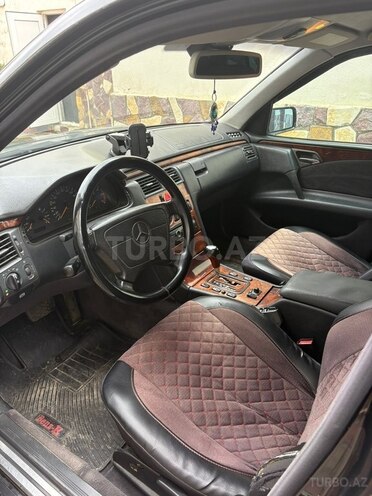 Mercedes E 220 1998, 526,000 km - 2.2 л - Bakı