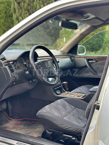 Mercedes E 270 2000, 338,000 km - 2.7 l - Bakı