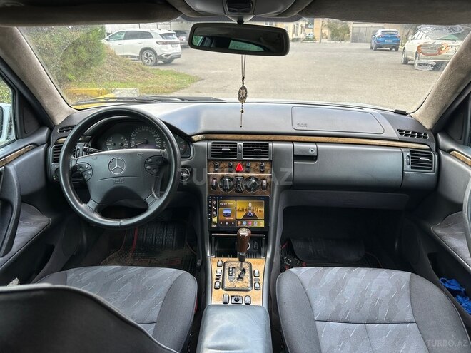 Mercedes E 270 2000, 338,000 km - 2.7 l - Bakı