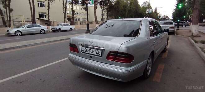 Mercedes E 270 2000, 346,000 km - 2.7 l - Qazax