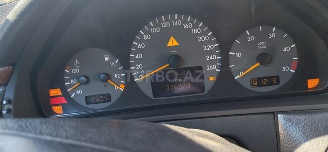 Mercedes E 270 2000, 346,000 km - 2.7 l - Qazax