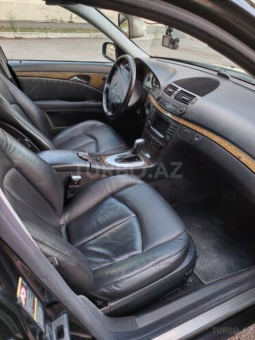 Mercedes E 240 2003, 406,979 km - 2.6 l - Sumqayıt