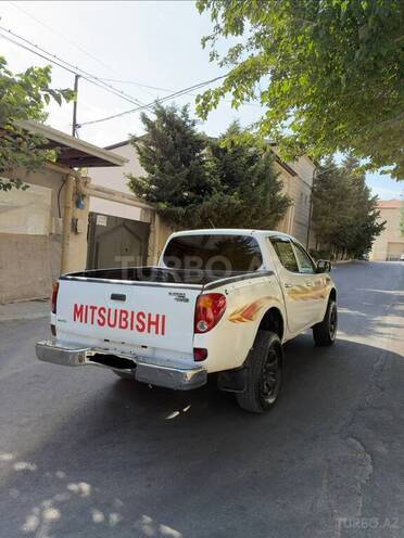 Mitsubishi L200 2015, 350,000 km - 2.5 л - Bakı