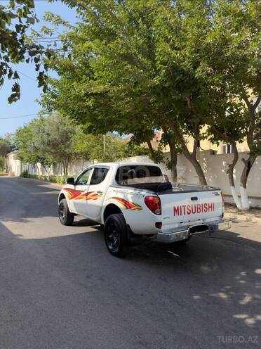 Mitsubishi L200 2015, 350,000 km - 2.5 л - Bakı