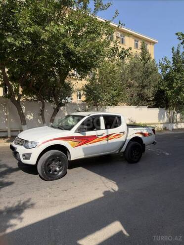 Mitsubishi L200 2015, 350,000 km - 2.5 л - Bakı