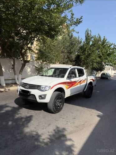 Mitsubishi L200 2015, 350,000 km - 2.5 л - Bakı